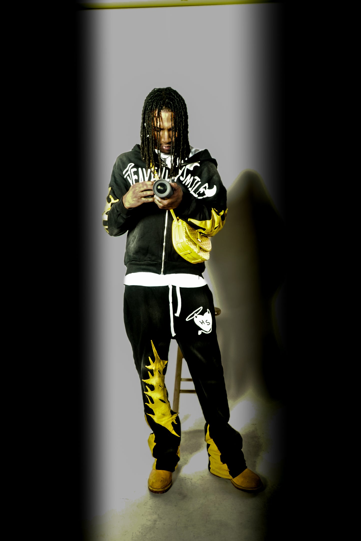 BLACK LIGHTNING ZIP-UP